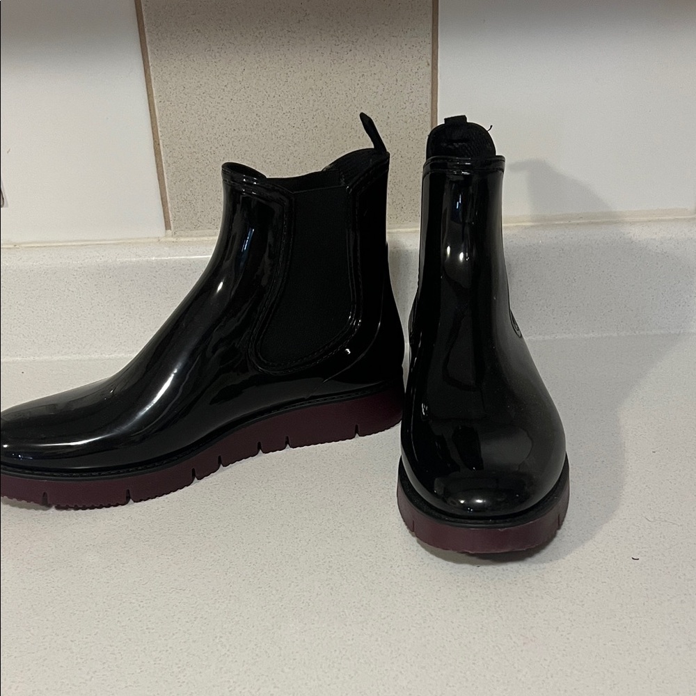 Matt & Nat Black Glossy Ankle Boots